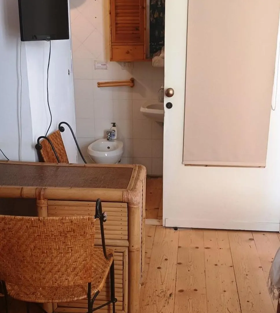 Bed & Breakfast B&B Le Finestre Su Via Cavour Sassari Italy