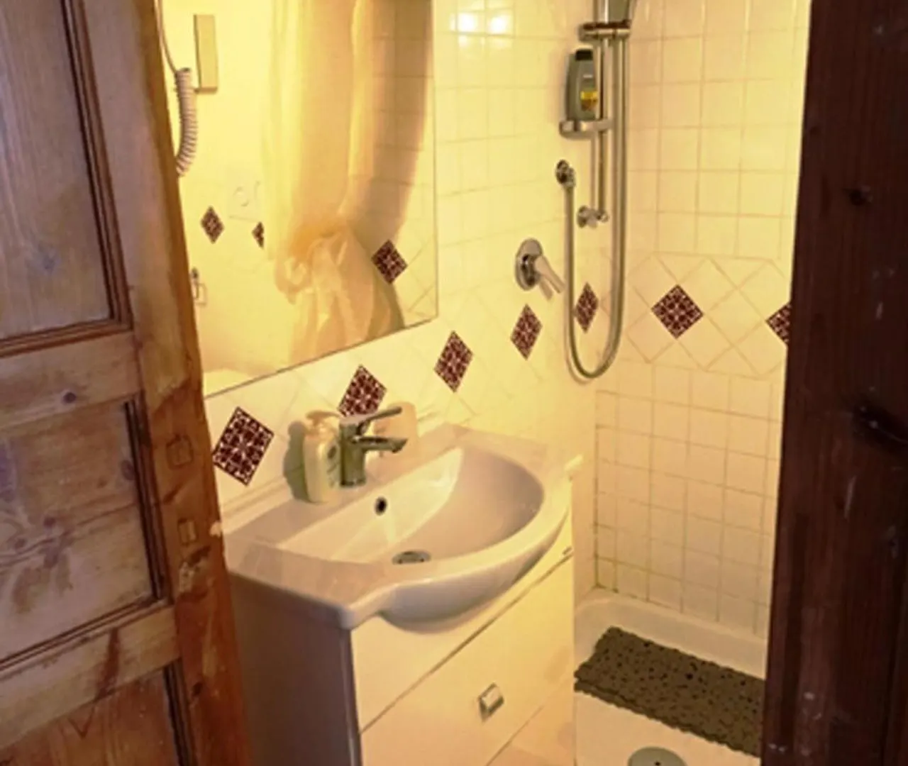 B&B Le Finestre Su Via Cavour 萨萨里