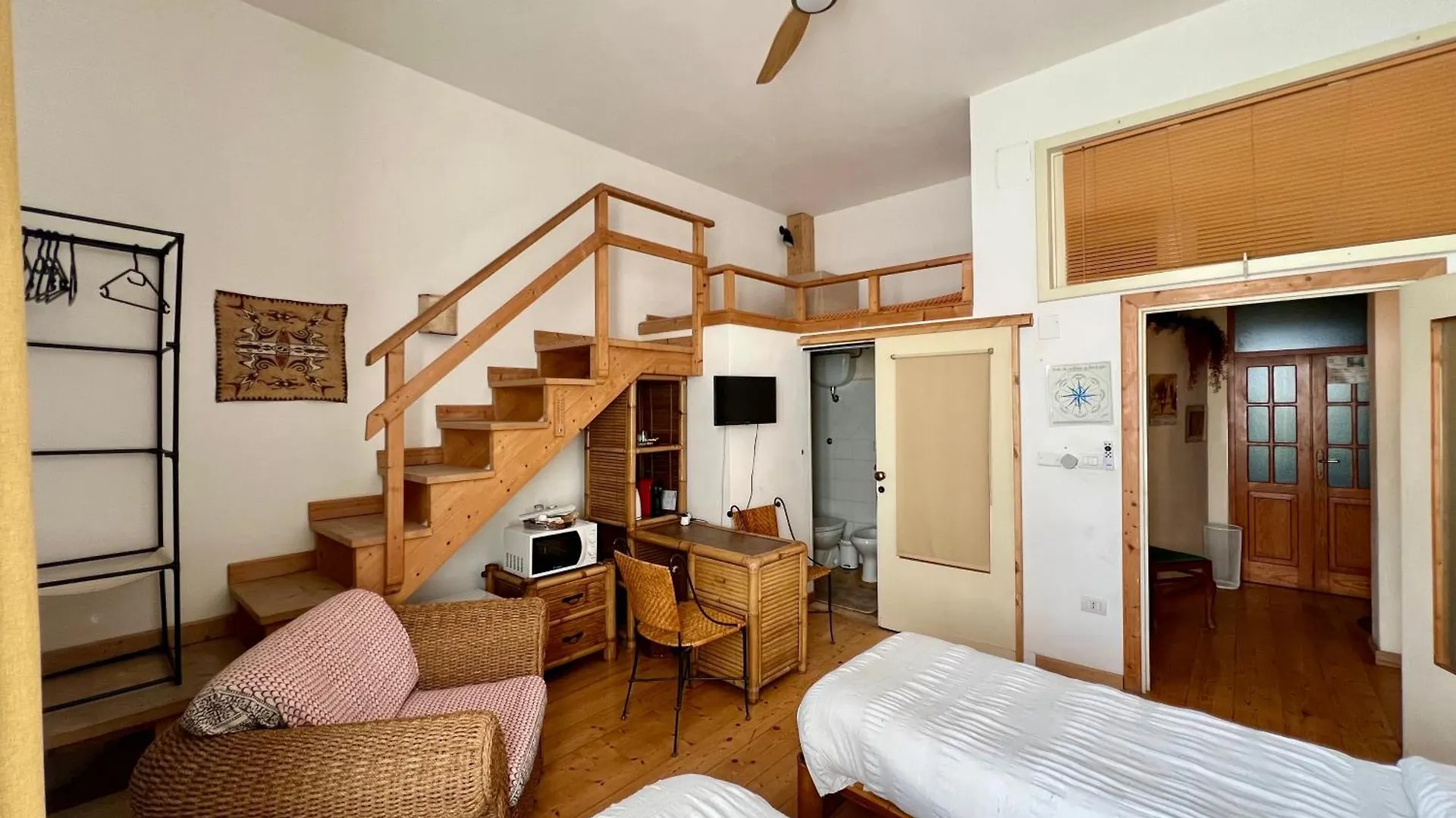B&B Le Finestre Su Via Cavour 萨萨里 意大利